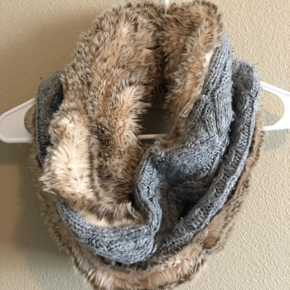 OS Infinity Scarf knit/faux fur